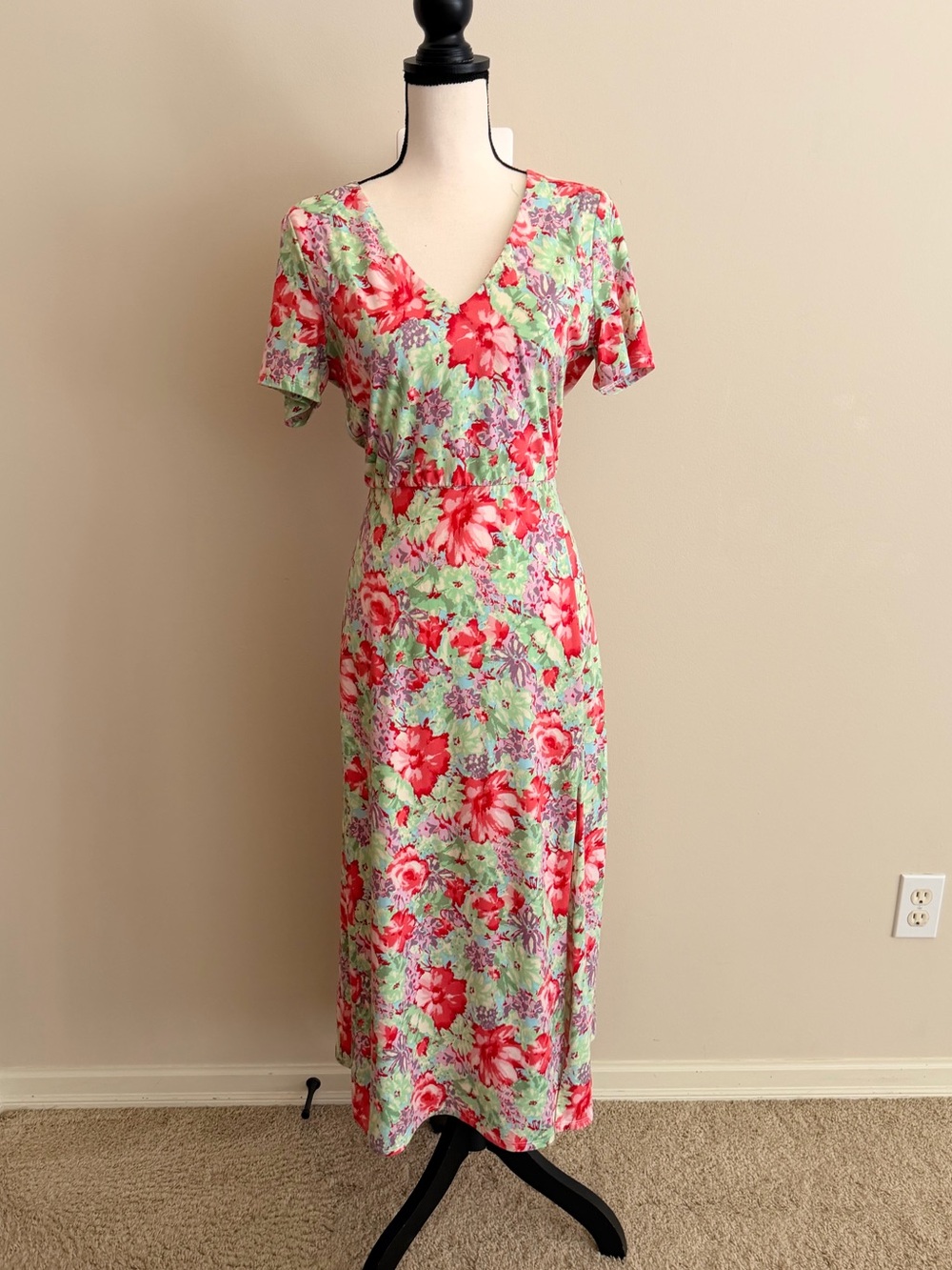 Wayf Mint and Coral Floral VโNeck Midi Dress
